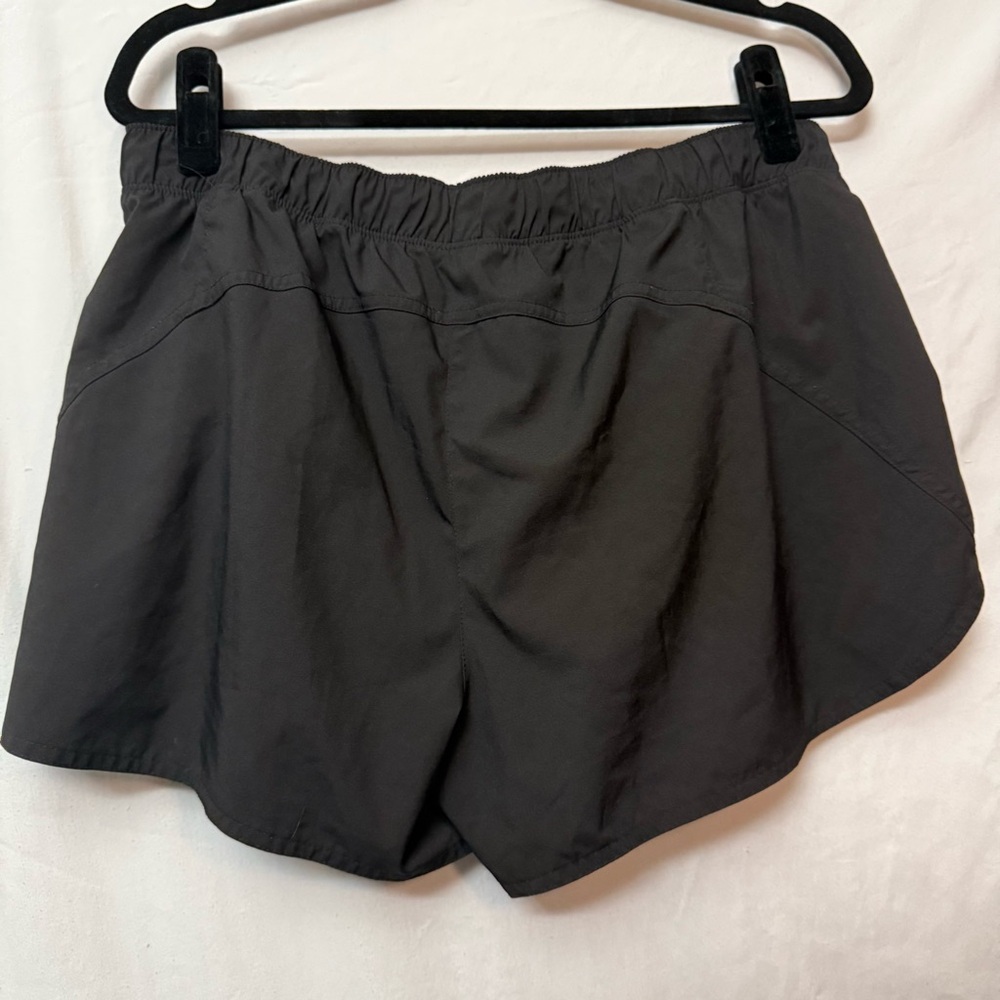 Old Navy Quick Dry Shorts - Picture 8 of 10